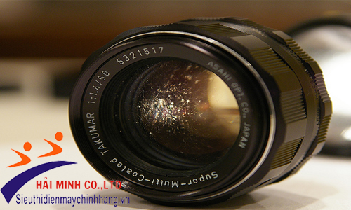 Len máy ảnh bị ẩm